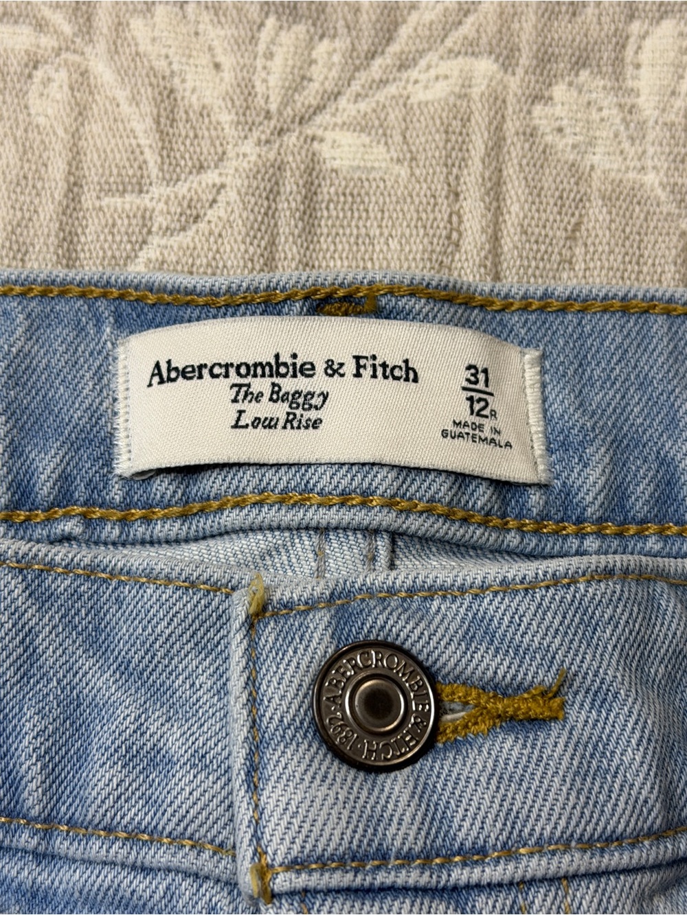 Abercrombie & Fitch Women's Low Rise Baggy Jeans - Light
Wash - Size 12 - Picture 5 of 10